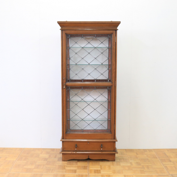 グラスキャビネット