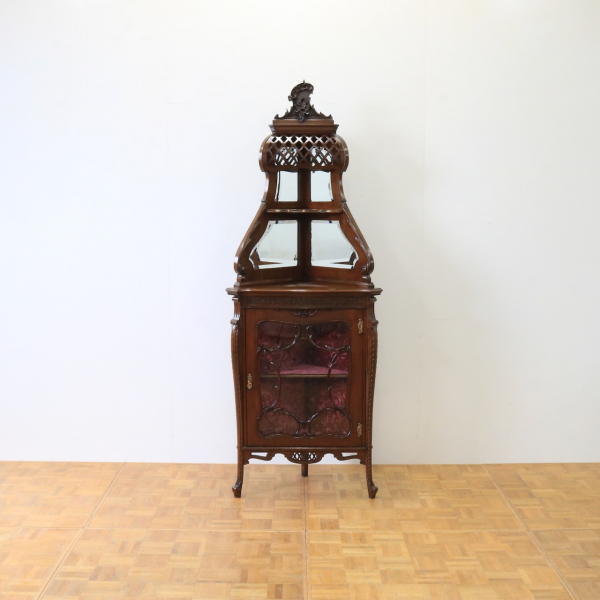 コーナーキャビネット