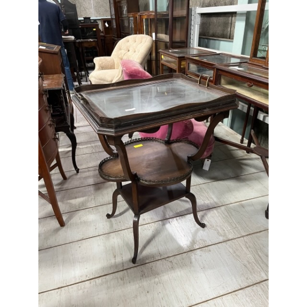 ダムウェイターテーブル