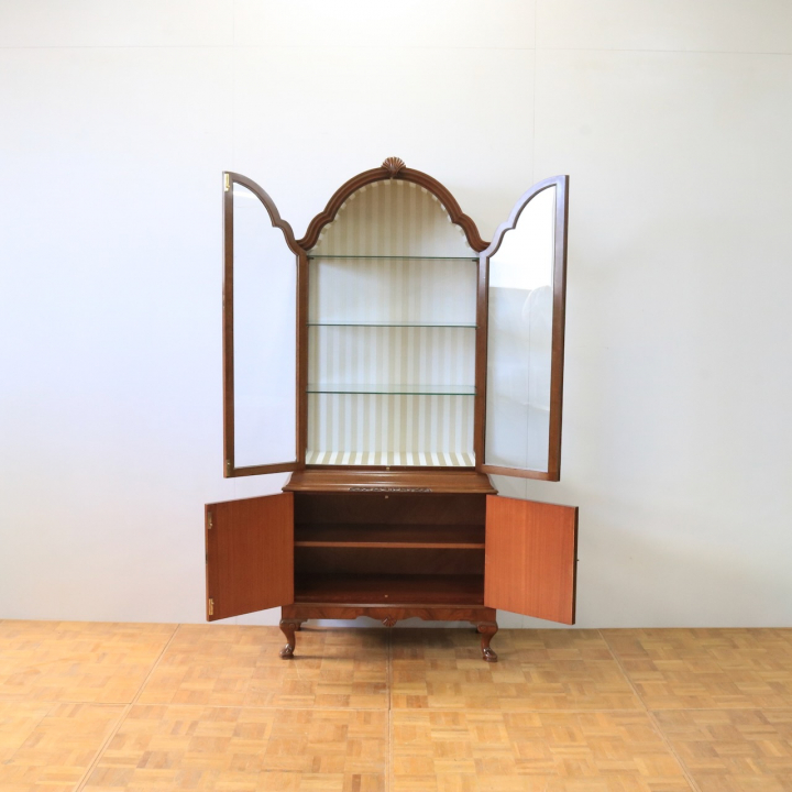 グラスキャビネット