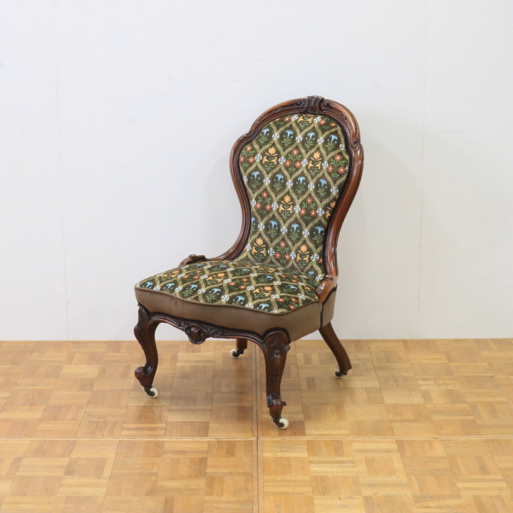 ナーシングチェアー