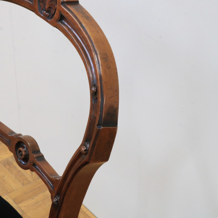 バルーンバックチェアー