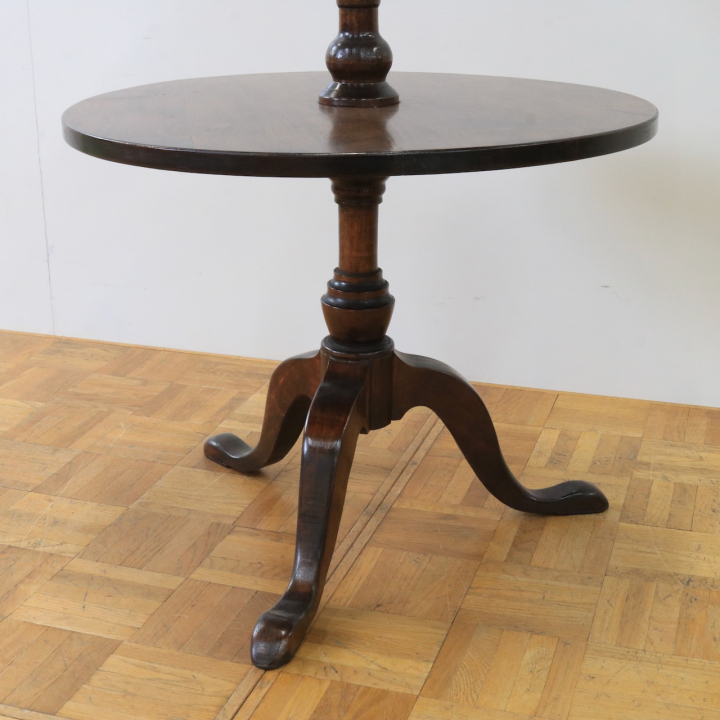 ダムウェイターテーブル