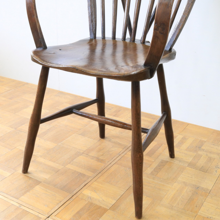 アームチェアー