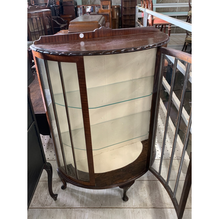 グラスキャビネット