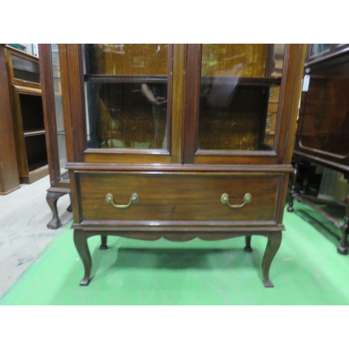 グラスキャビネット