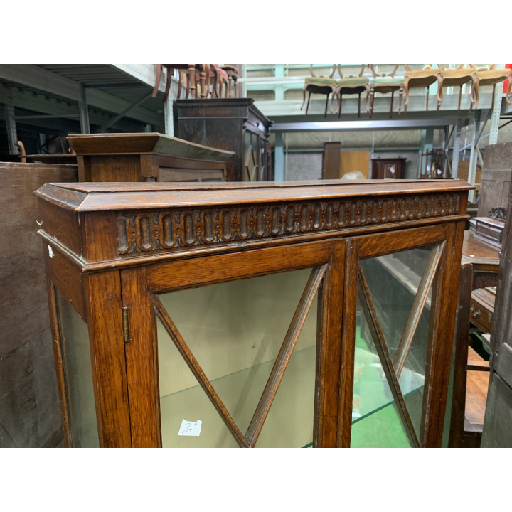  グラスキャビネット