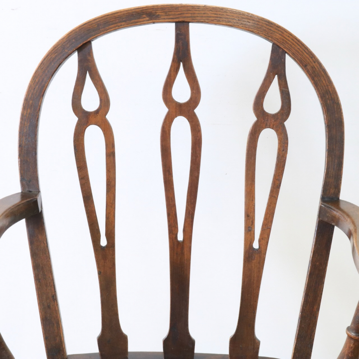 アームチェアー