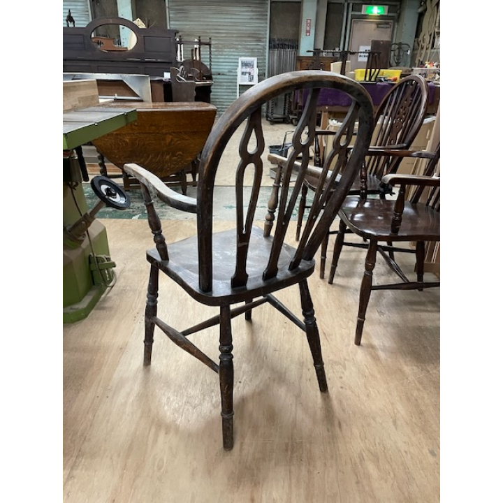  アームチェアー