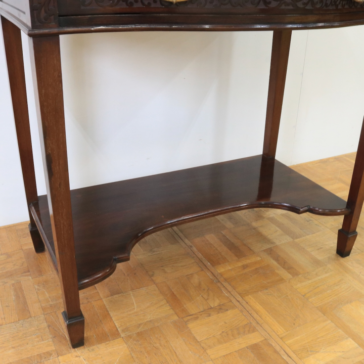 グラスキャビネット