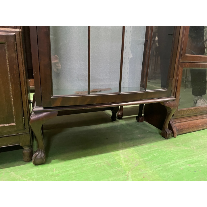 グラスキャビネット