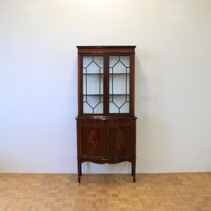 グラスキャビネット