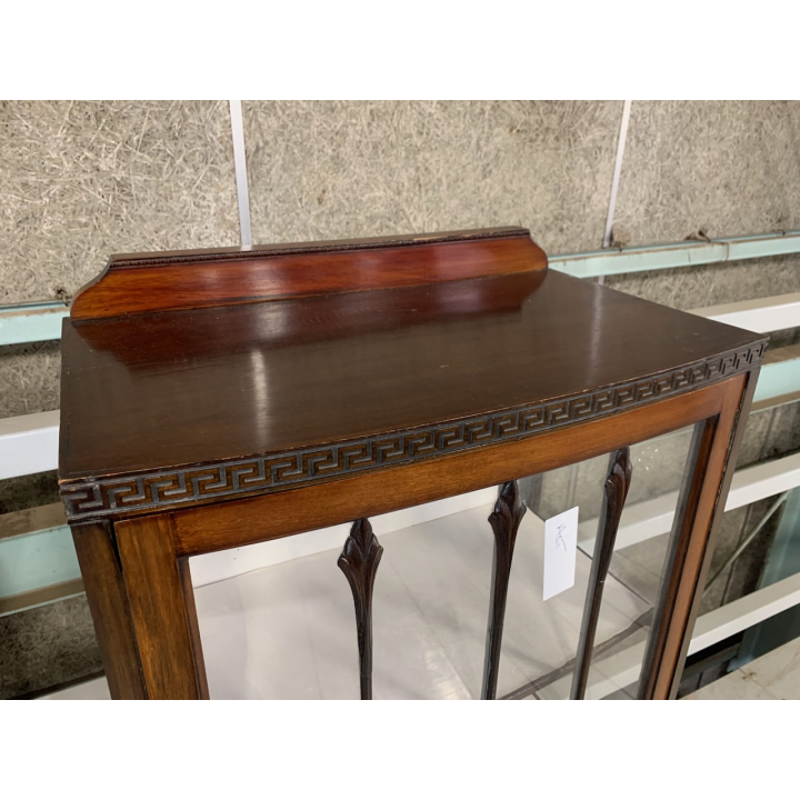 グラスキャビネット