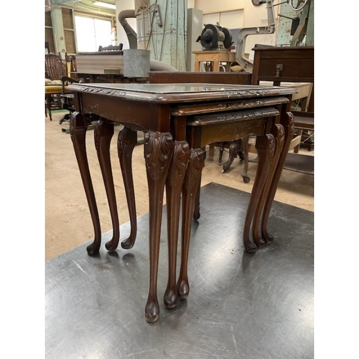 ネストテーブル