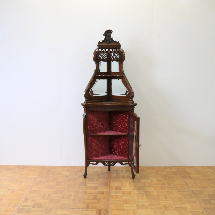 コーナーキャビネット