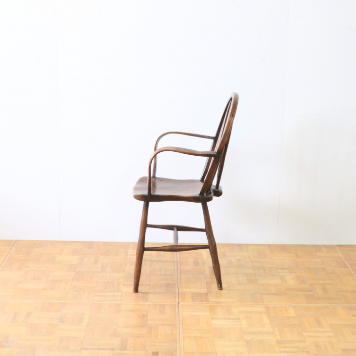 アームチェアー