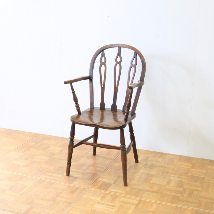 アームチェアー