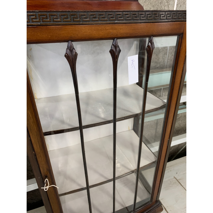 グラスキャビネット