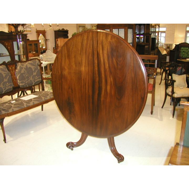 ダイニングテーブル