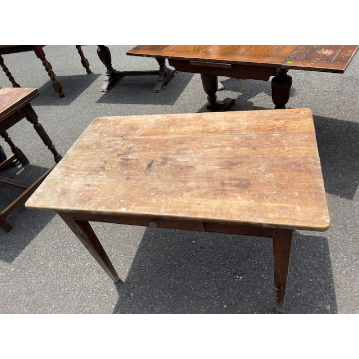 ダイニングテーブル