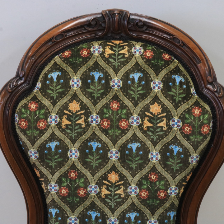 ナーシングチェアー