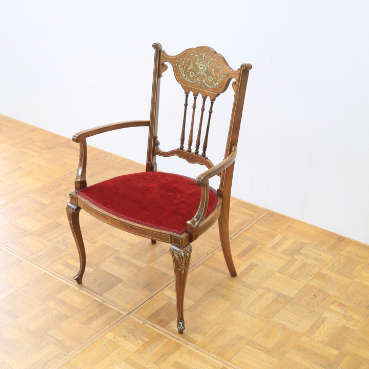 アームチェアー