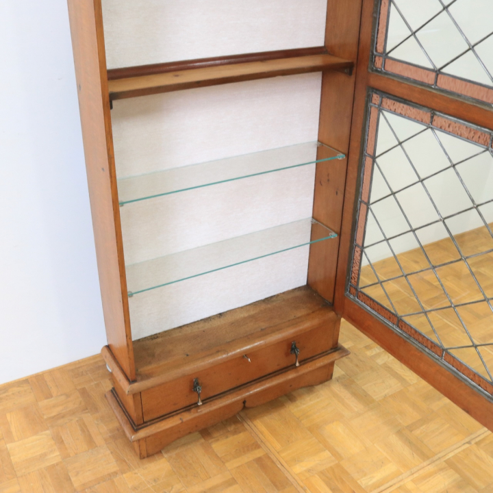 グラスキャビネット