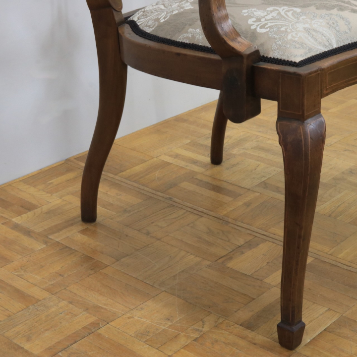 アームチェアー