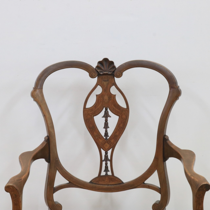 アームチェアー