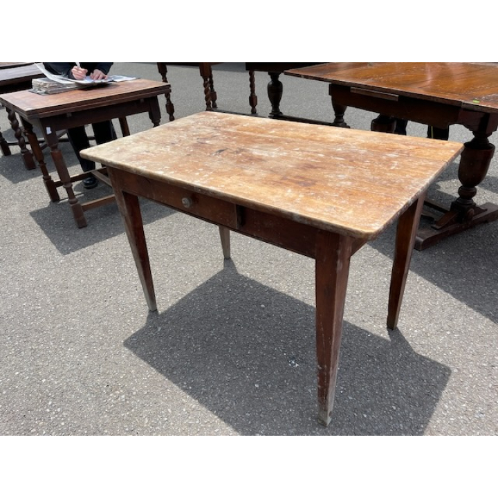 ダイニングテーブル