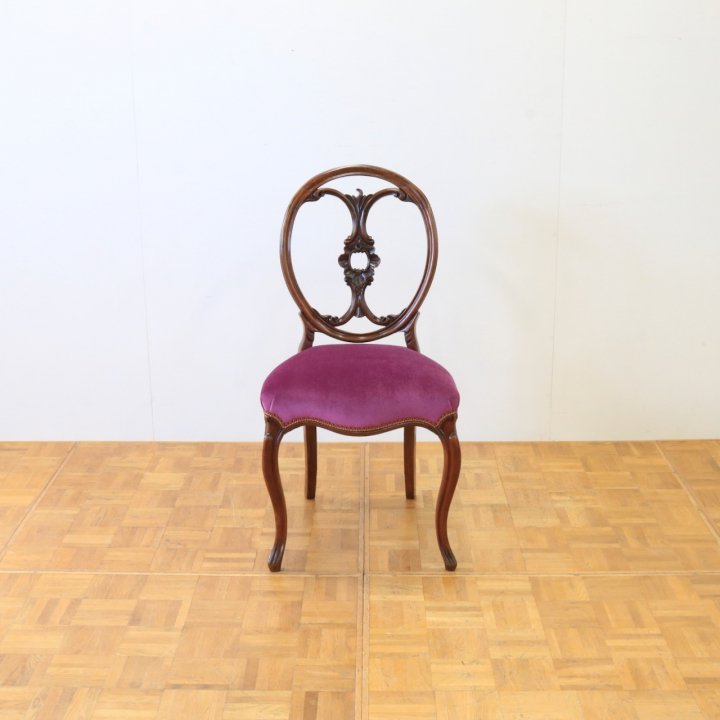 バルーンバックチェアー