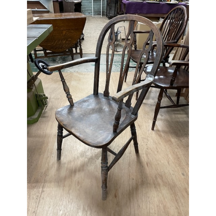  アームチェアー