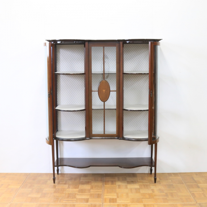 グラスキャビネット