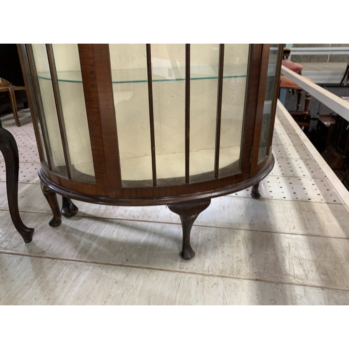 グラスキャビネット