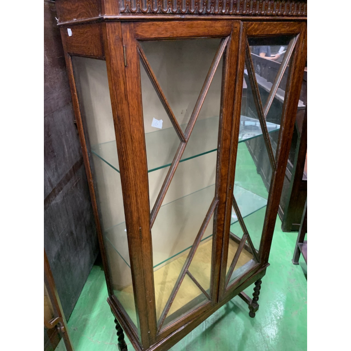  グラスキャビネット