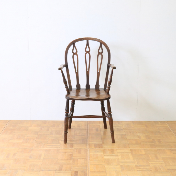 アームチェアー