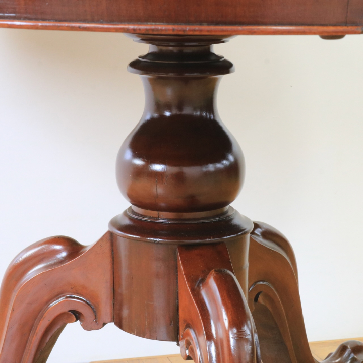 ダイニングテーブル