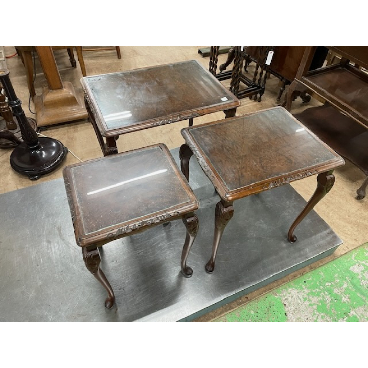 ネストテーブル