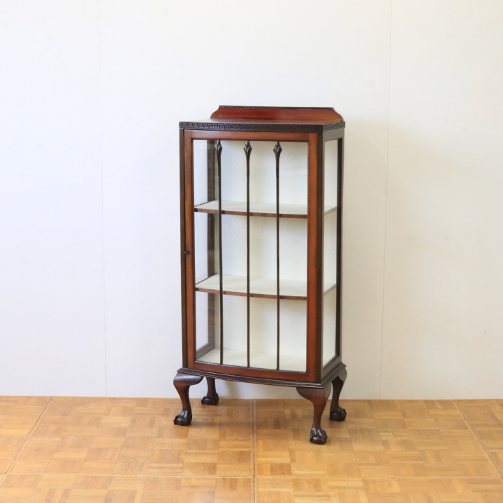 グラスキャビネット