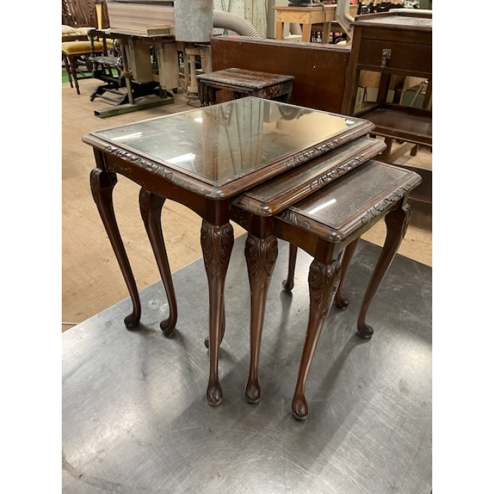 ネストテーブル