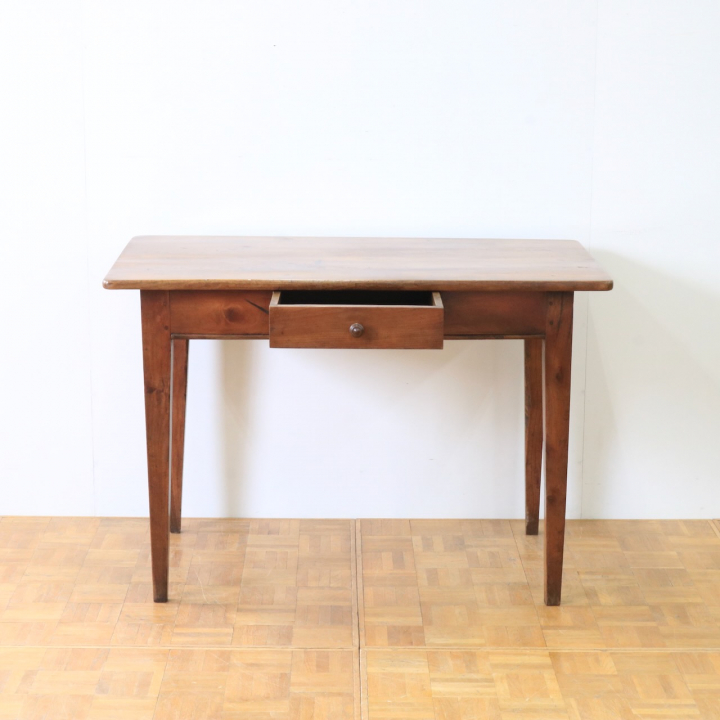 ダイニングテーブル