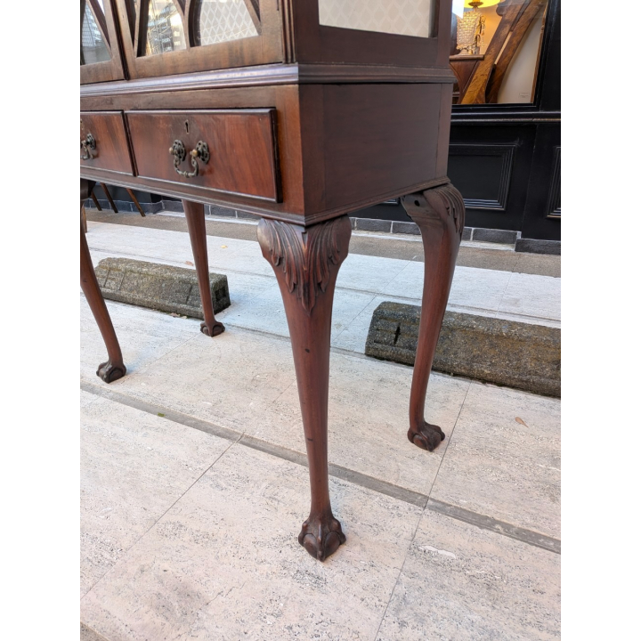  グラスキャビネット