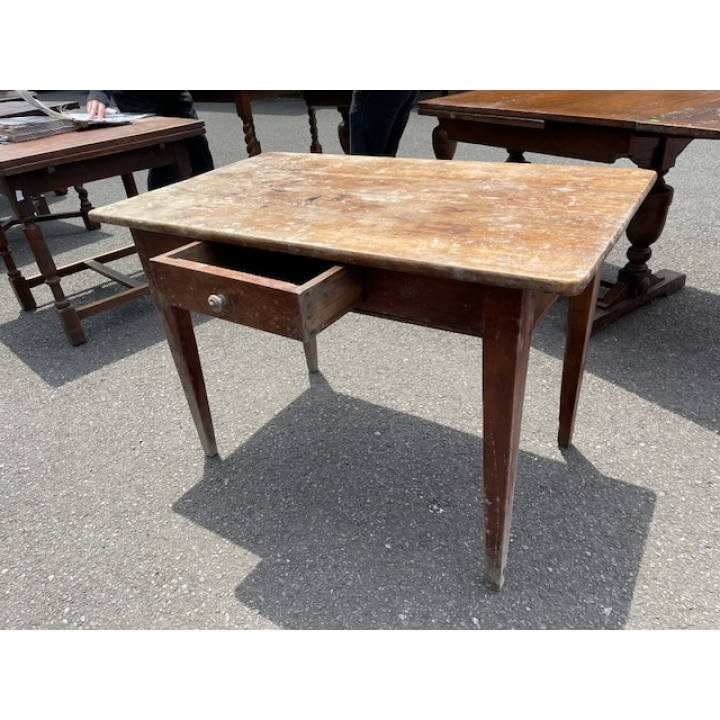 ダイニングテーブル