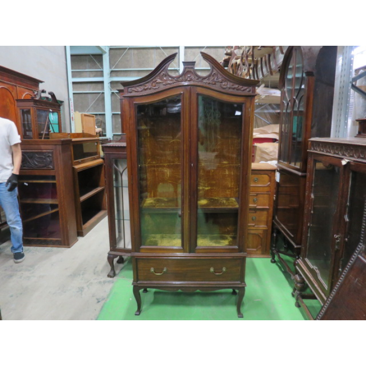 グラスキャビネット