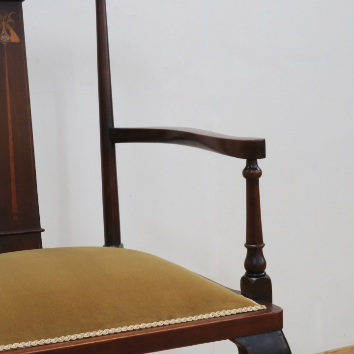 アームチェアー