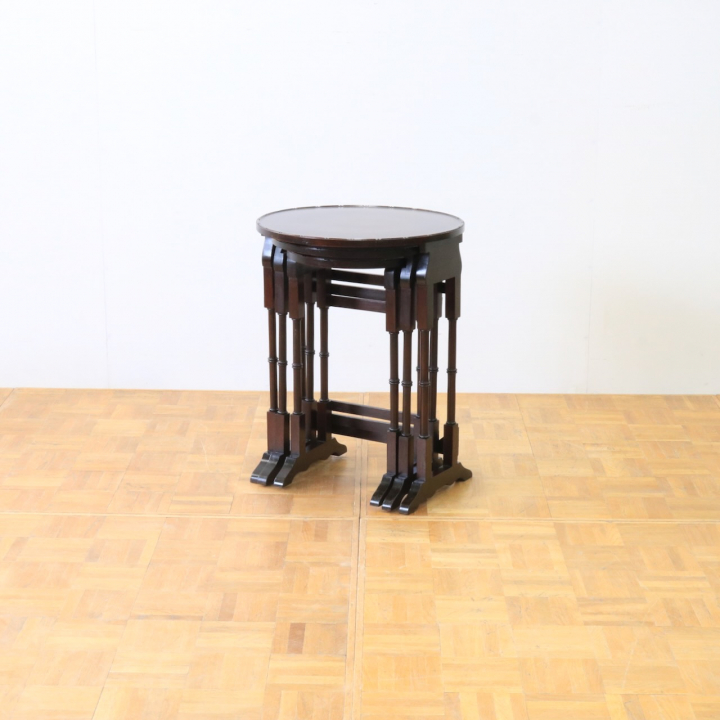 ネストテーブル