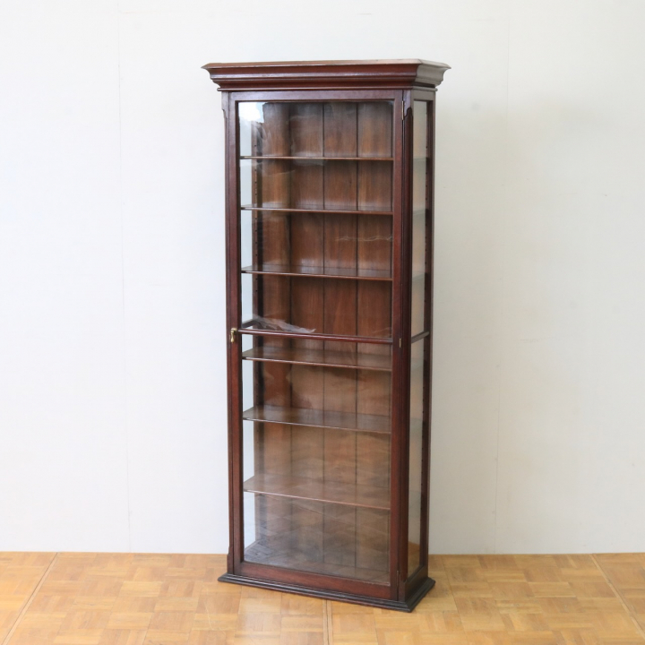 グラスキャビネット