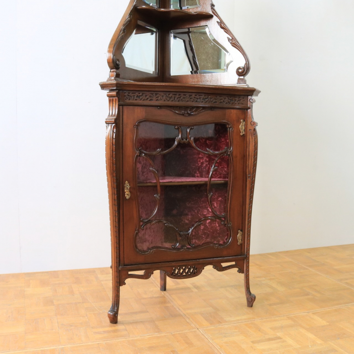 コーナーキャビネット