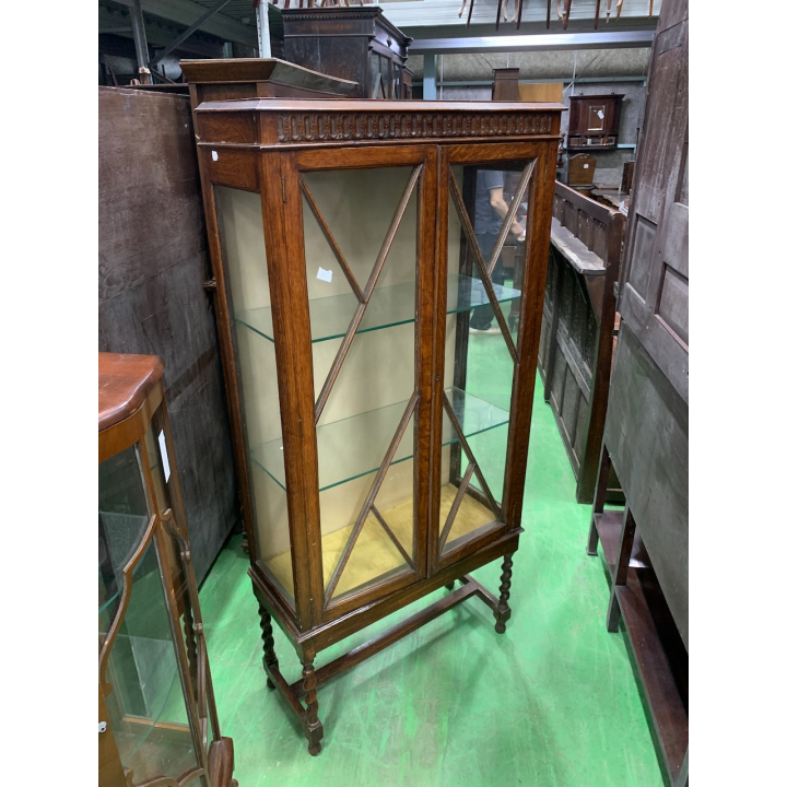  グラスキャビネット