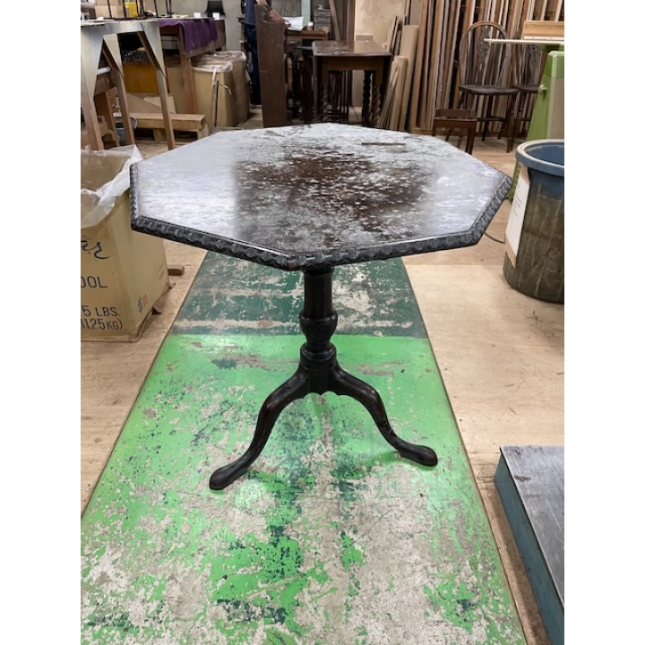 ティルトトップテーブル